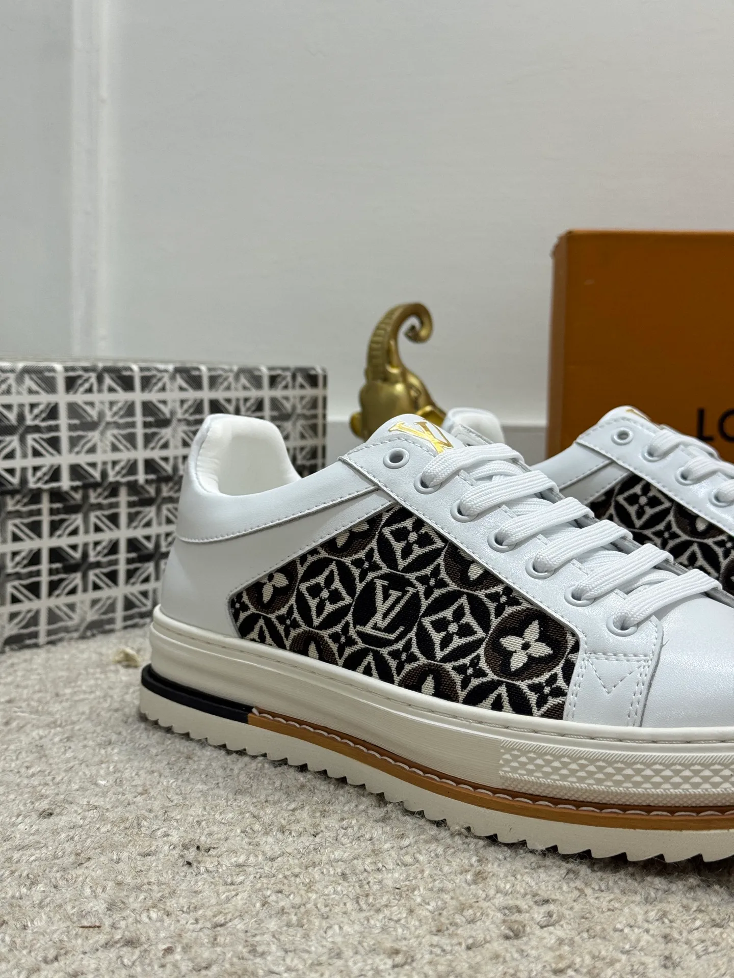 Men's shoes 💰400 [New style] 🌂🌂Top original order - Louis Vuitton®️ Trendy and fashionable yet low-key men's casual shoes, uppers made of cowhide leather stitched with LV special canvas presbyopia, comfortable and breathable, mesh lining, original rubber outsole, 2 colors optional~a must-have for stylish men. Size: 38-44 (45 customized
